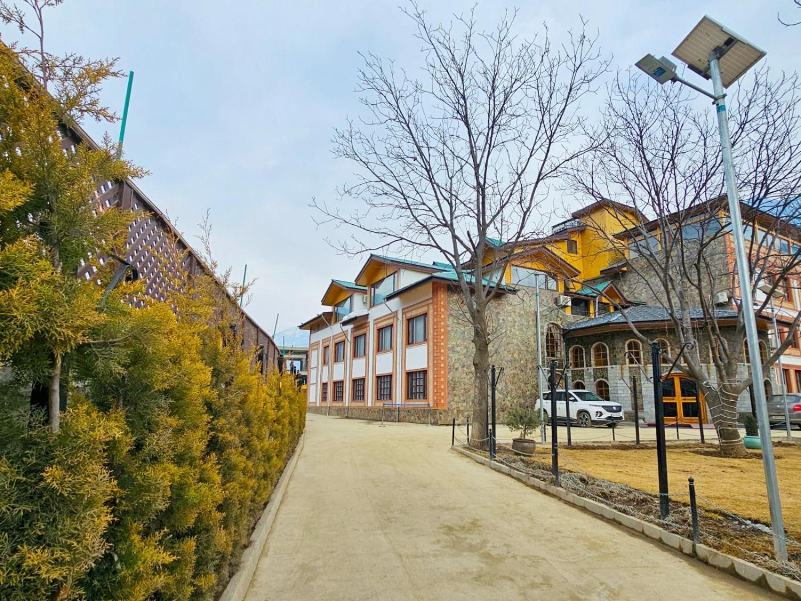 The Walnut Creek Pahalgam Otel Dış mekan fotoğraf
